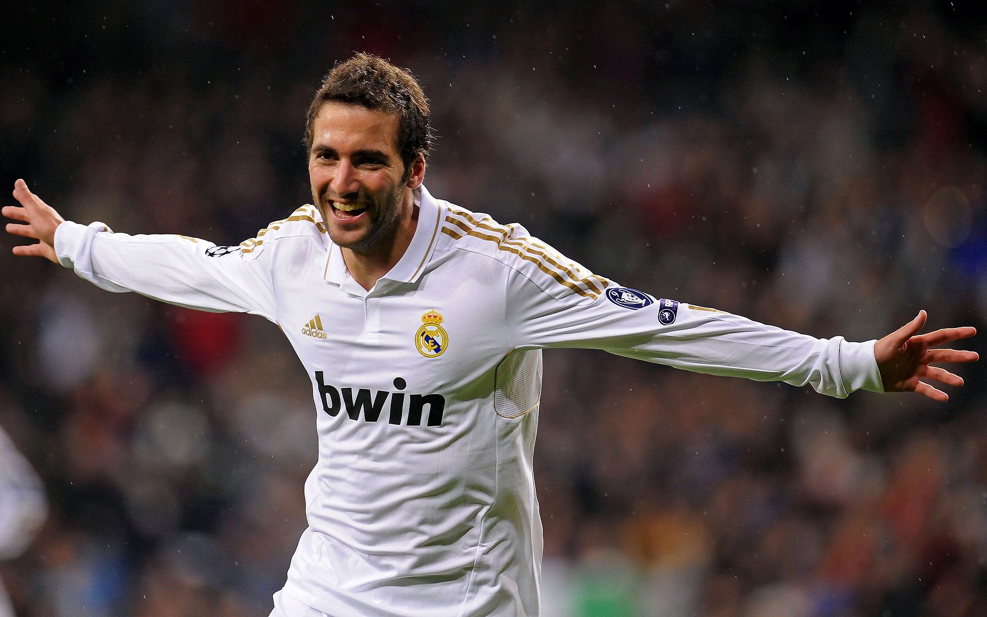 开云官方-拜仁4-3险胜勒沃库森，莱万完成帽子戏法，拜仁莱万多夫斯基图片