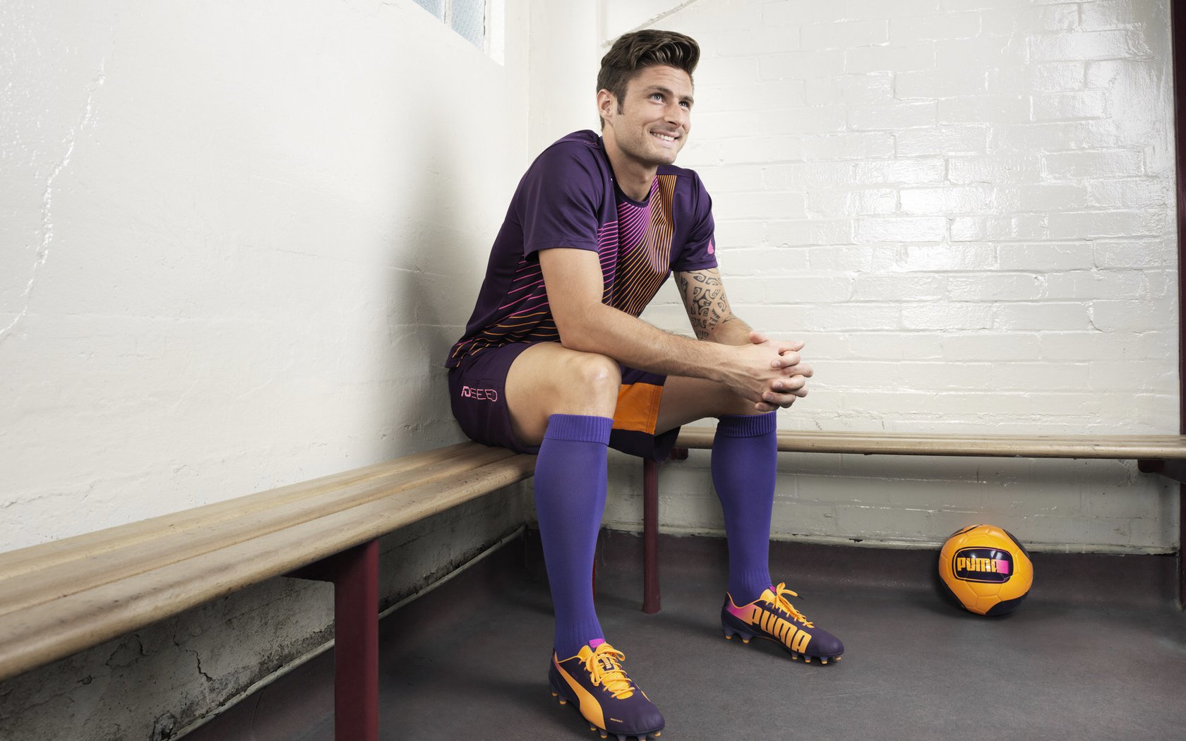 开云体育娱乐-比拼智慧：教练团队的战术解读分析，教练布置战术