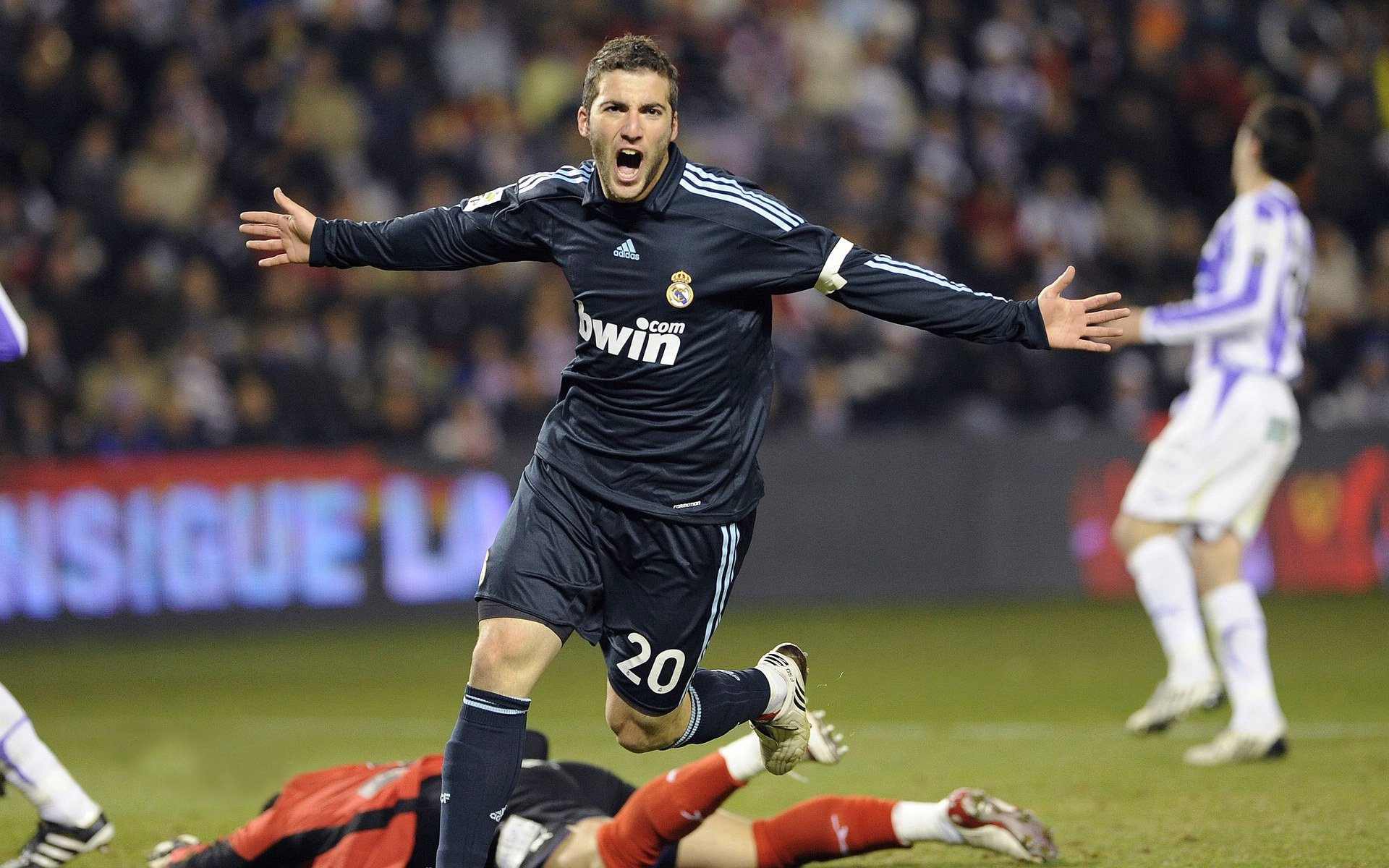 英格兰骑手詹姆斯·约翰逊在巴黎奥运会盛装舞步比赛中获得第六名，创造个人最佳成绩。